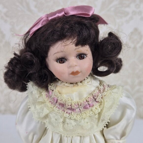 Vintage Petite Porcelains by Barbara Lee Limited Edition "Gabriella" - Picture 2 of 13
